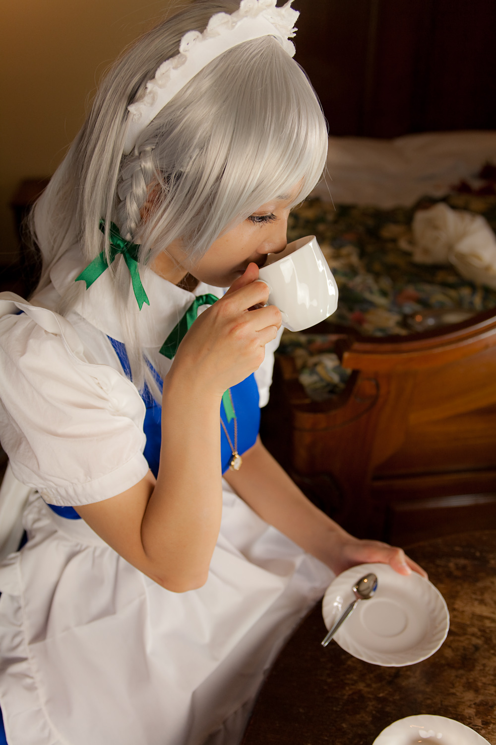 cosplay美女套图 c77 Sakuya Izayoi　白丝假发扮相(1)